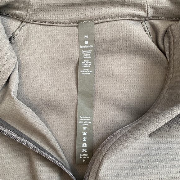 Mint condition full zip grey lily lemon sweater. Size medium - Picture 2 of 3